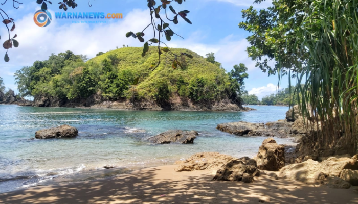 Menikmati Keindahan Alam Wisata Batu Lubang Sorong