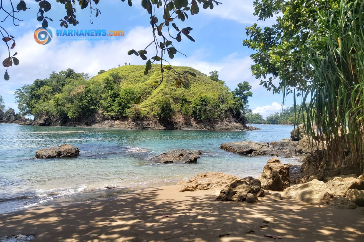 Menikmati Keindahan Alam Wisata Batu Lubang Sorong